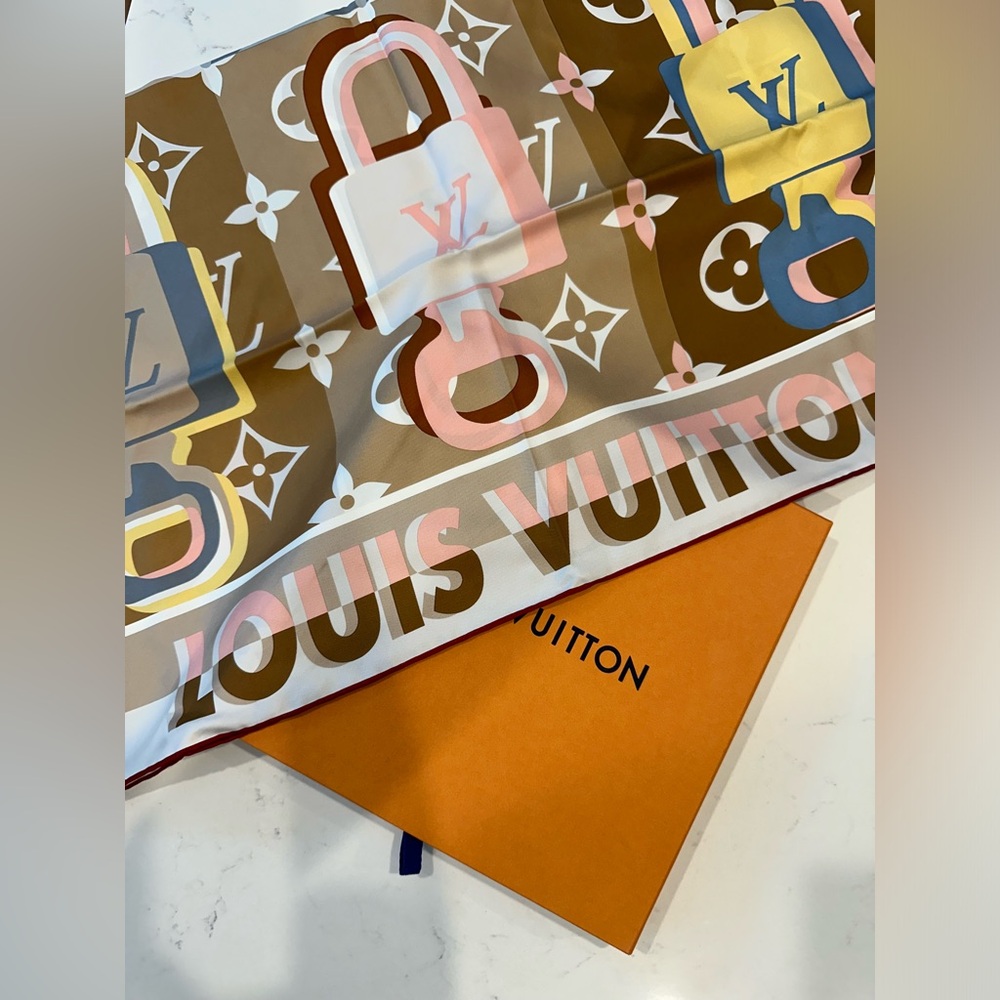 Louis Vuitton scarf